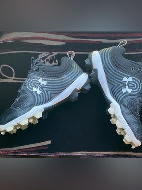 Under Armour Kids Black and White Cleats - Grip Traction